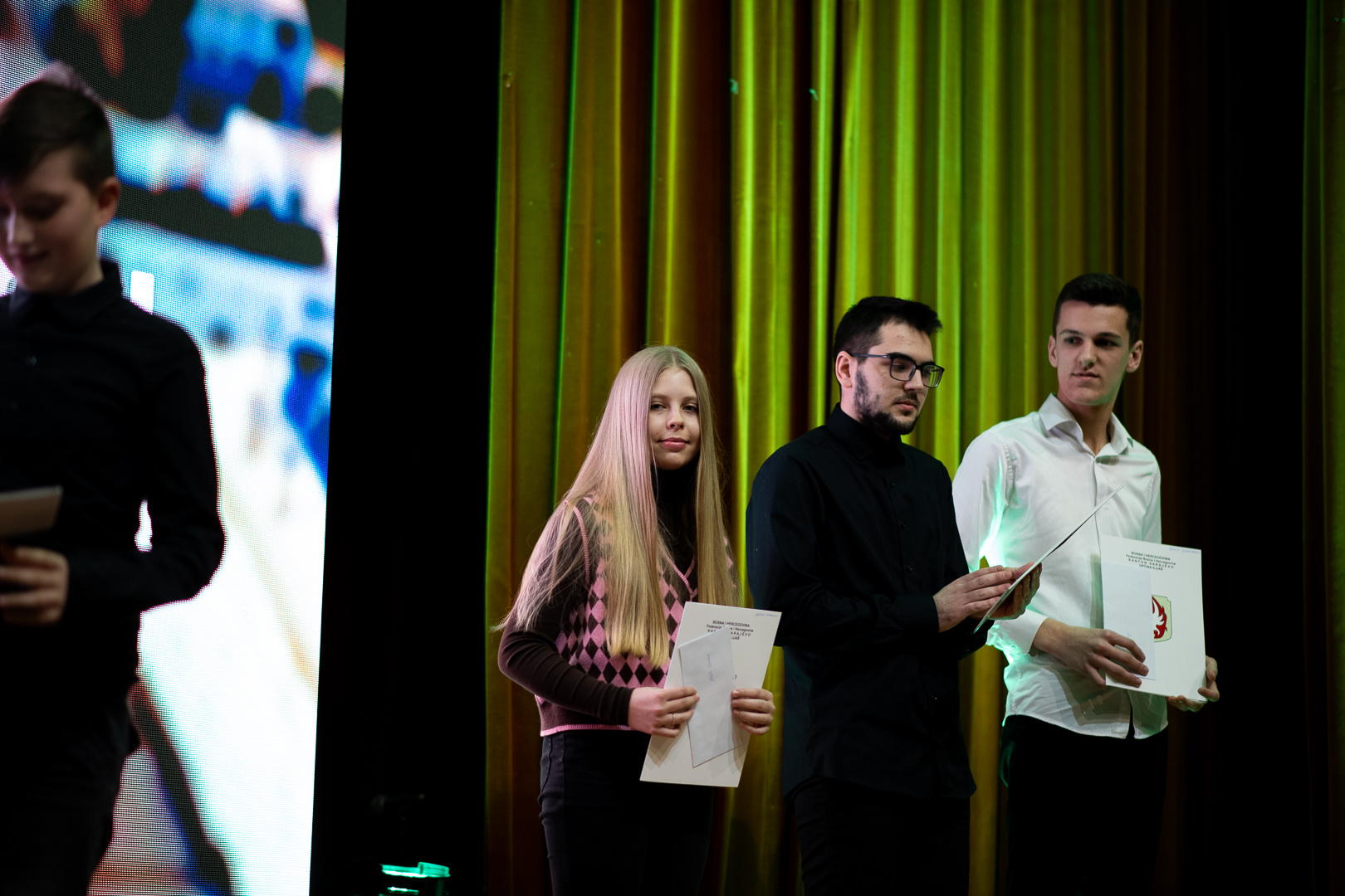 Svečano dodijeljena 303 ugovora o stipendiraju učenika i studenata sa područja općine Ilijaš (FOTO)