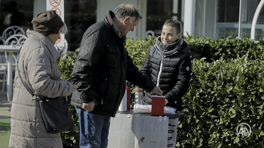 Rastopit će vas priča o dječaku iz Sarajeva koji prodaje čaj da bi pomogao Turskoj i Siriji