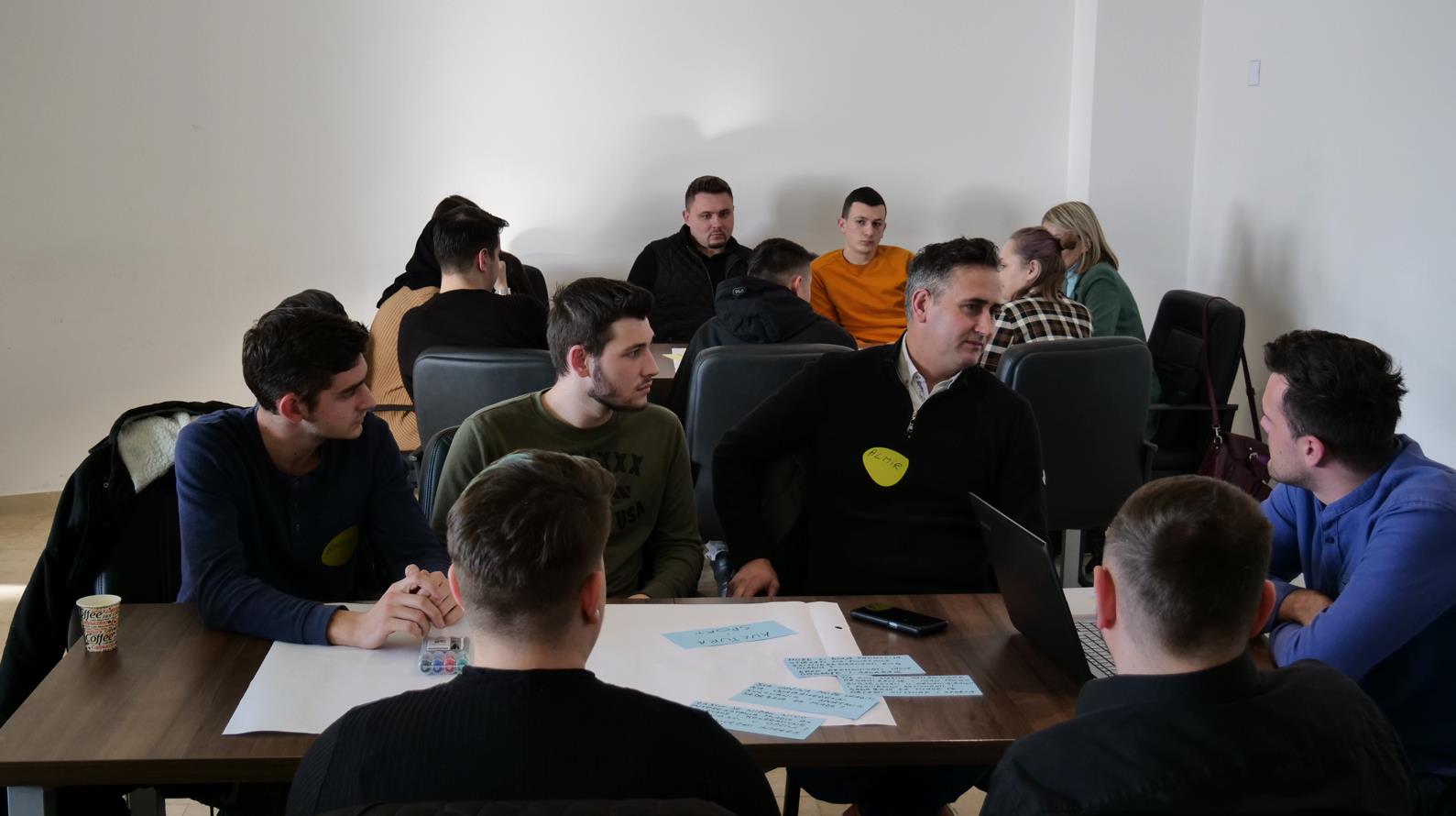 Uspješan Dijalog mladih i vlasti dodatno će unaprijediti Strategiju prema mladima općine Ilijaš (FOTO)