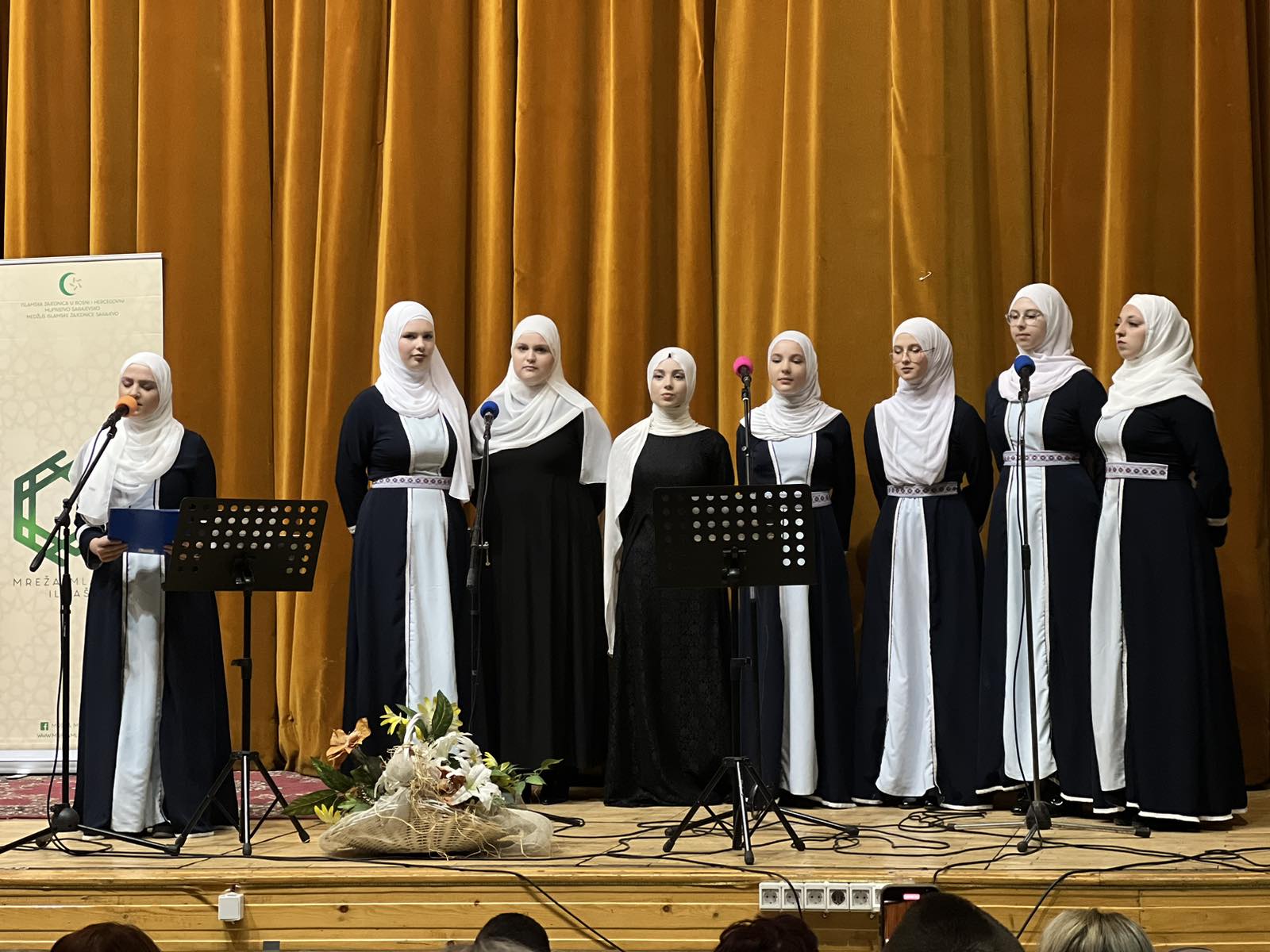 U prepunoj kino sali hafiz Ammar Bašić održao tribinu „U susret Ramazanu“ (FOTO)