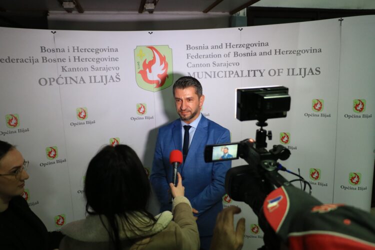 Upriličena svečana dodjela ugovora o stipendiranju i nagrade uspješnim učenicima i studentima (FOTO)