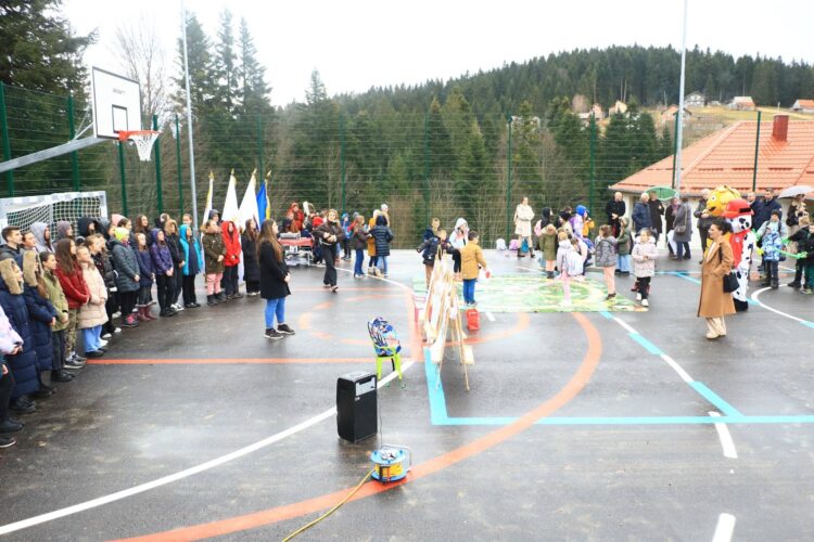 Općina Ilijaš organizovala zabavni program za školarce u Gajevima