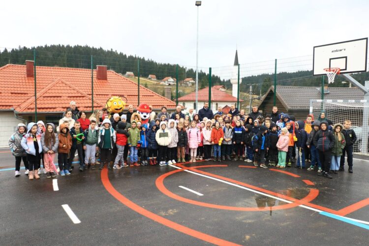 Općina Ilijaš organizovala zabavni program za školarce u Gajevima