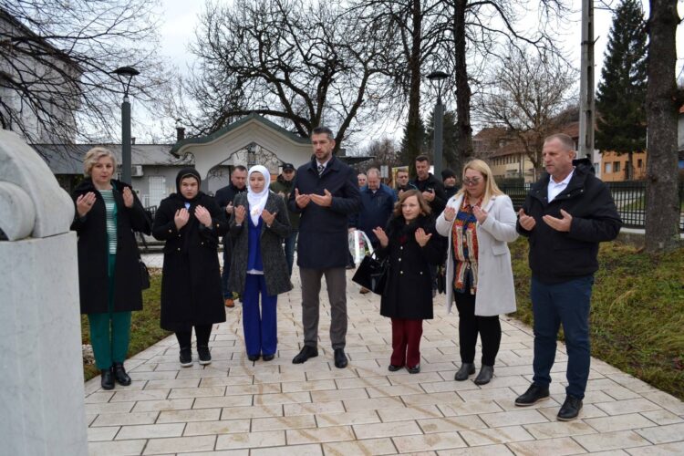Delegacija Općine Ilijaš odala počast šehidima i poginulim borcima u Brezi
