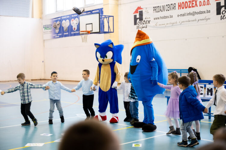 Vesela dječija zabava u Ilijašu povodom Dana reintegracije i Dana nezavisnosti (FOTO)