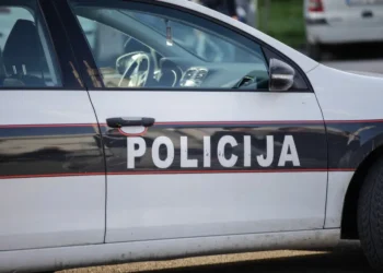 Teži udes kod Semizovca: Sudar tri vozila u mjestu Gora, saobraćaj u prekidu