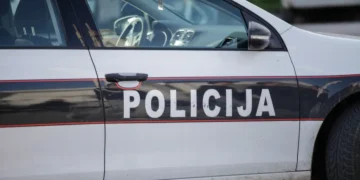 Teži udes kod Semizovca: Sudar tri vozila u mjestu Gora, saobraćaj u prekidu