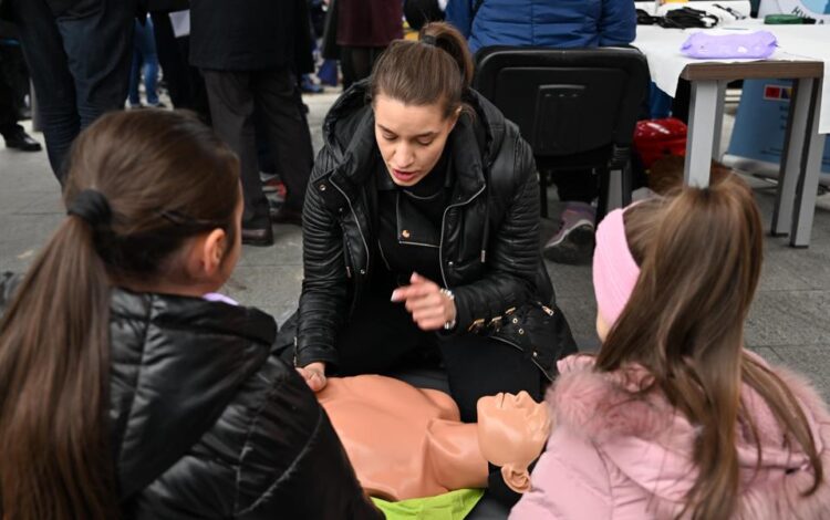 Građani Ilijaša učili tehnike reanimacije kroz KPR radionicu