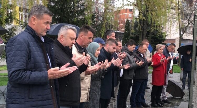 Polaganjem cvijeća na Centralnom spomen obilježju u Ilijašu počelo obilježavanje Dana šehida