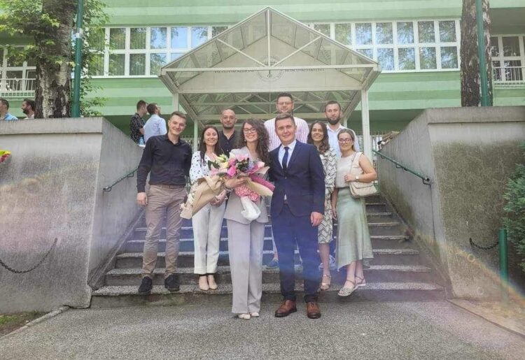 Prekrasna priča iz Travnika: U razmaku od sat vremena brat i sestra stekli zvanje doktora medicine