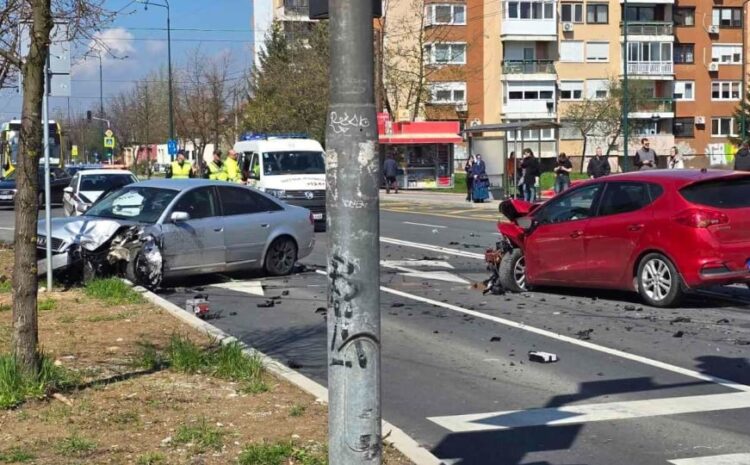Teška nesreća u Sarajevu: Dvije osobe povrijeđene i prebačene na KUM, saobraćaj blokiran
