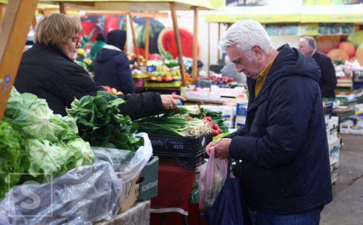 Voće i povrće postali luksuz: Šokantne cijene na pijaci Markale, buranija košta čak 12 KM