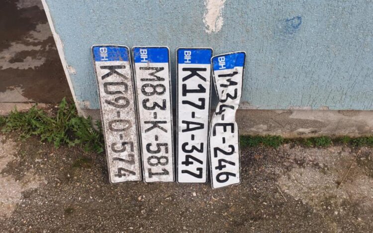Obavještenje: Prilikom čišćenja potopljenog podvožnjaka u Starom Ilijašu, pronađene registarske tablice