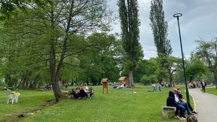 U Jugoslaviji se ovo za 1. maj podrazumijevalo, danas u BiH nema nikakvu vrijednost