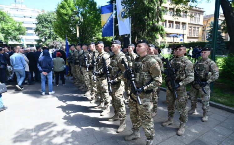 Sjećanje na branioce Starog Grada: Prošlo 33 godine od postrojavanja Prve brigade policije