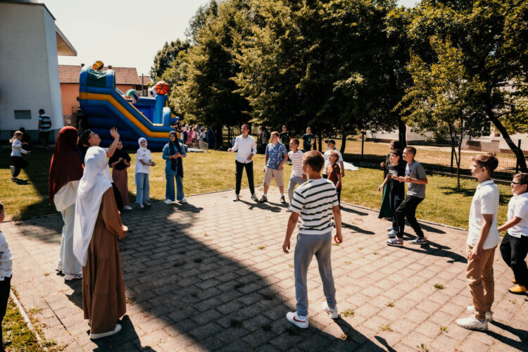Sjaj mekteba u Podlugovima: Znanje, ponos i zajedništvo na svečanosti završetka mektebske godine (FOTO)