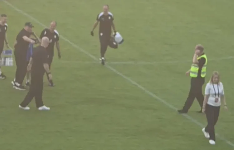 Dječak sa bh. dresom utrčao u teren, redar ga ganjao, a Kek i Barbarez su oduševili potezom