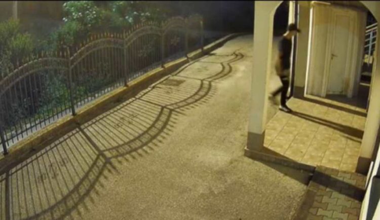 Muškarac provalio u džamiju i ukrao kutiju sa novcem