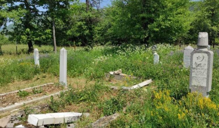Sramotno: Vandali oskrnavili mezarje u povratničkom džematu u BiH