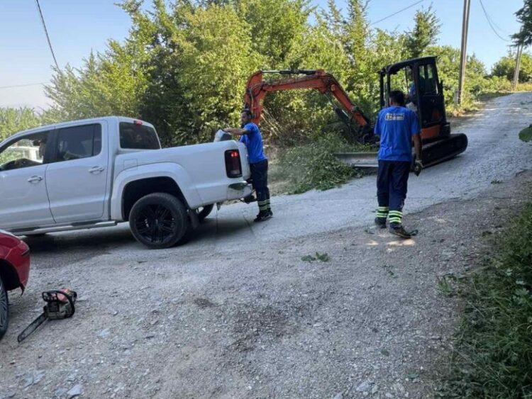 U toku radovi na uređuju putnog pojasa na Karašnici kod Ilijaša