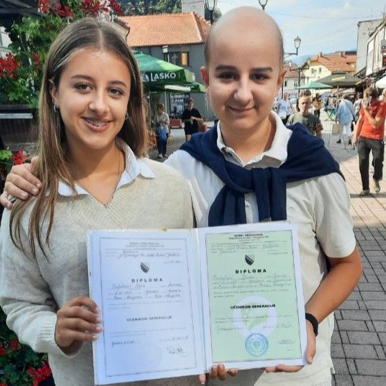 Kenan se borio s leukemijom, sestra Zara mu donirala koštanu srž: Uprkos izazovima, oboje proglašeni učenicima generacije