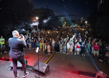Svečano otvoreni “Ilijaški dani 2025”: Emrah Emšo oduševio publiku na početku manifestacije (FOTO)