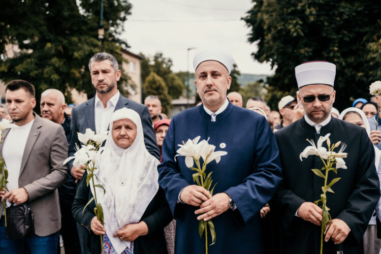 Ilijaš ispratio sedam žrtava genocida: “Nakon 30 godina, vraćaju se u svoju Srebrenicu” (FOTO)