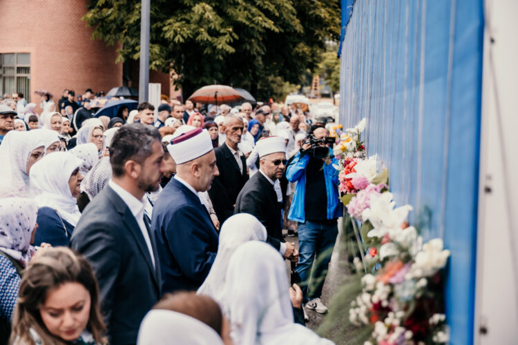 Ilijaš ispratio sedam žrtava genocida: “Nakon 30 godina, vraćaju se u svoju Srebrenicu” (FOTO)