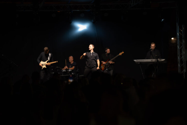 Miralem Miky Ramić i bend priredili nezaboravnu muzičku večer u Ilijašu (FOTO)