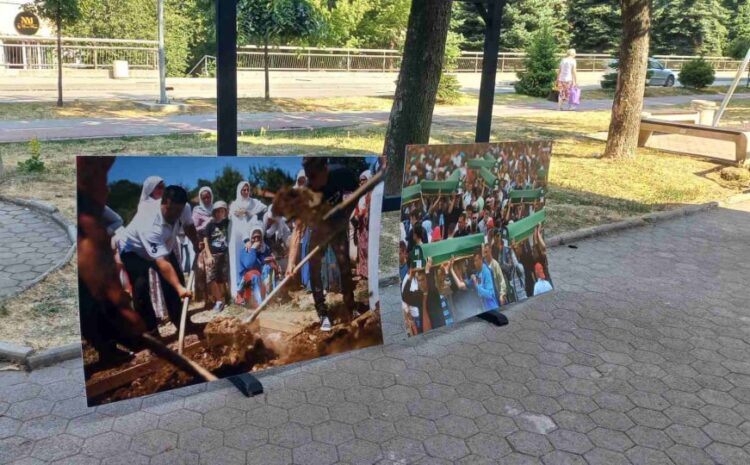 Kakanj: Fotografije izložbe “Srebrenica – 30 godina” vandalizirane tokom noći
