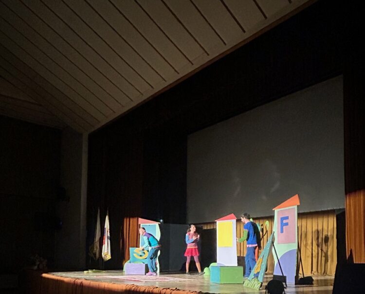 Dječija predstava ”Abeceda” igrala u kino sali Ilijaš
