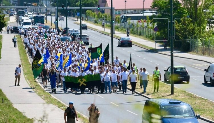 Više od 500 rudara stiglo pred Vladu FBiH, zahtjevi su redovne plate i penzionisanja