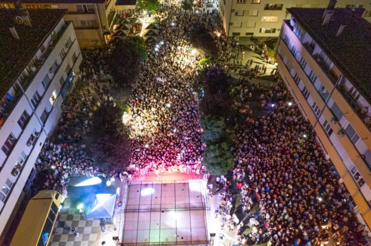 Spektakularan koncert: Amar Gile priredio spektakl za nekoliko hiljada posjetilaca u Ilijašu (FOTO)