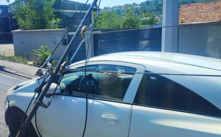 Trolejbuske žice se srušile u Sarajevu: Oštećena najmanje dva vozila, ogromne gužve