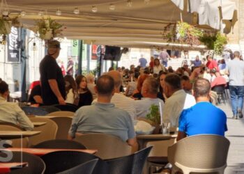 Košarkaši vode na poluvremenu: Utakmica se prati i u sarajevskim kafićima