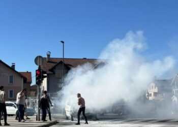 Izgorjelo još jedno vozilo u Sarajevu, nastala velika materijalna šteta