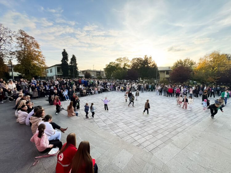 Stotine građana na emotivnom skupu „Ilijaš za Halida“ (FOTO)