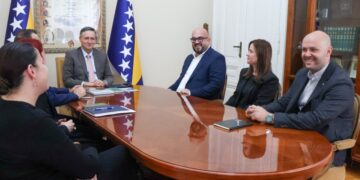 Denis Bećirović održao sastanak sa Adnanom Štetom: U fokusu modernizacija tramvajske pruge
