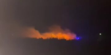 Na deponiji kod Mostara sinoć izbio požar, vatrogasci ga i dalje gase