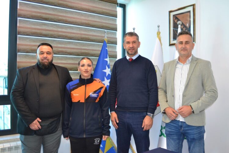 Ilijašanka i zlatna taekwondistica Dženana Sulejmanović na prijemu kod načelnika Dovadžije