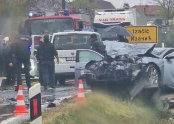 Teška nesreća u Izačiću: Saobraćaj prema granici u potpunosti obustavljen