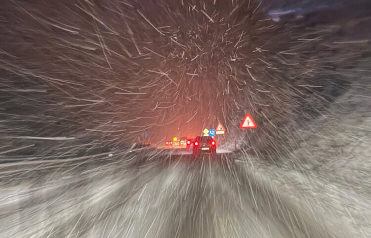 Velike gužve na Nišićima zbog saobraćajne nezgode u kojoj su učestvovali autobus i kamion