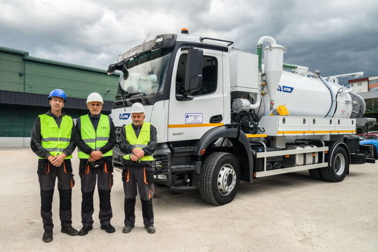 Novo specijalizirano vozilo za održavanje kanalizacione mreže stiglo u Ilijaš (FOTO)