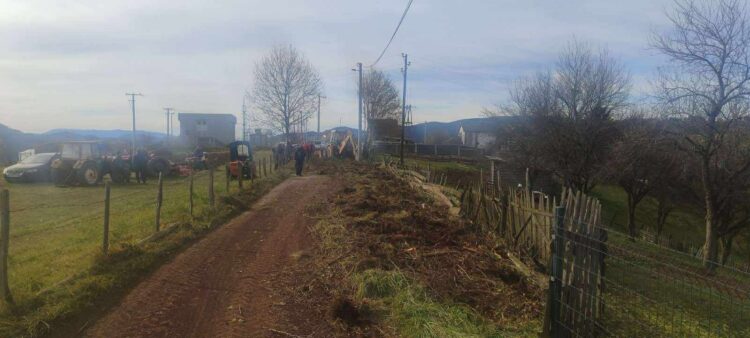 Primjer zajedništva: Stanovnici Gornjih Ivančića uredili prilaz svom selu (FOTO)