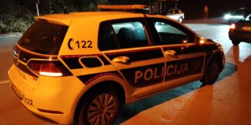 Nezgoda u Srednjem: Guma s kamiona prouzrokovala štetu na tri vozila (FOTO)