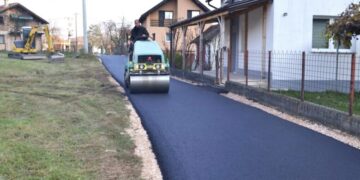 Asfaltiranje ulice Obala u MZ Podlugovi uz zajedničko sufinansiranje građana i Općine Ilijaš