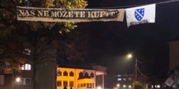 Gradska uprava Novi Travnik: Informacije o nalogu uklanjanja banera i zastave nisu tačne