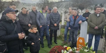 Rođendan Halida Bešlića: Dirljivo okupljanje na mezaru legendarnog pjevača