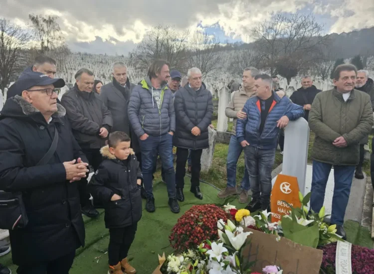 Rođendan Halida Bešlića: Dirljivo okupljanje na mezaru legendarnog pjevača