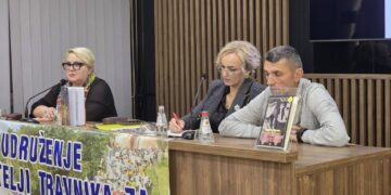 U Novom Pazaru održana promocija knjiga “Maloljetnik na putu smrti“ i „Strasti i boli čekanja“